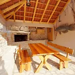 Stone House Mia Holiday home *