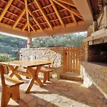 Stone House Mia