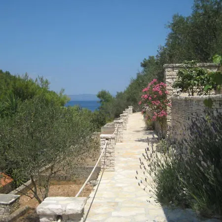 Stone House Mia