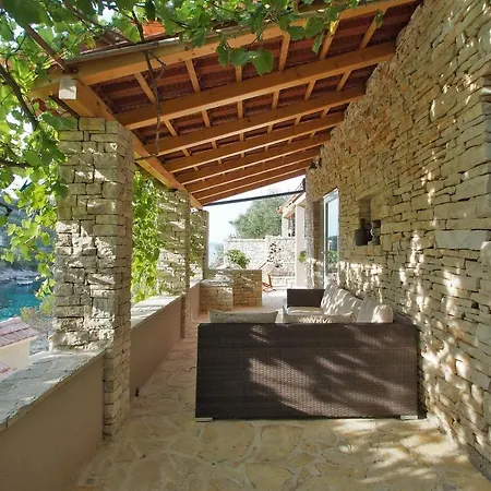 Stone House Mia Nyaraló