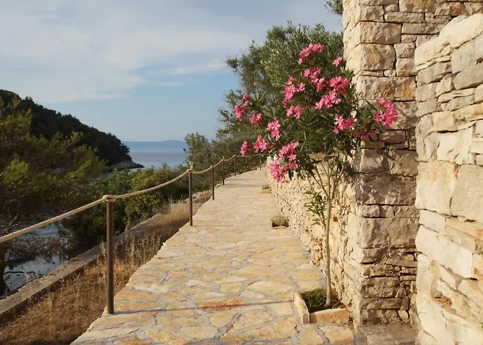 Stone House Mia Nyaraló