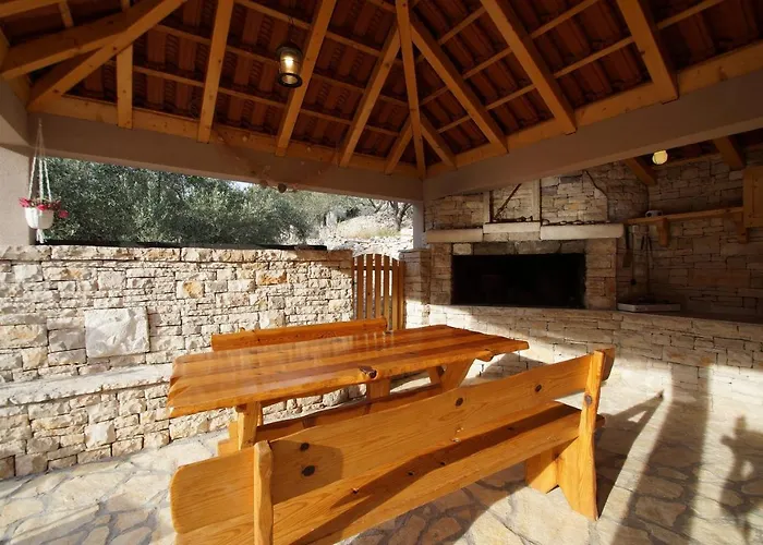 Stone House Mia Nyaraló *