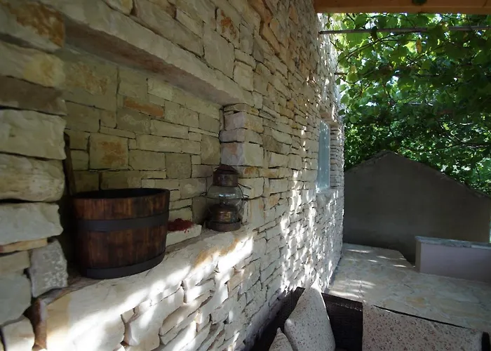 Stone House Mia Nyaraló *